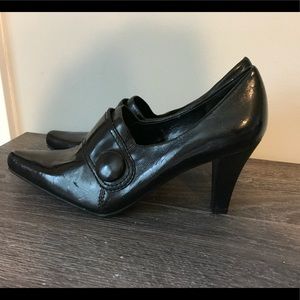 Black pointed toe loafer heel